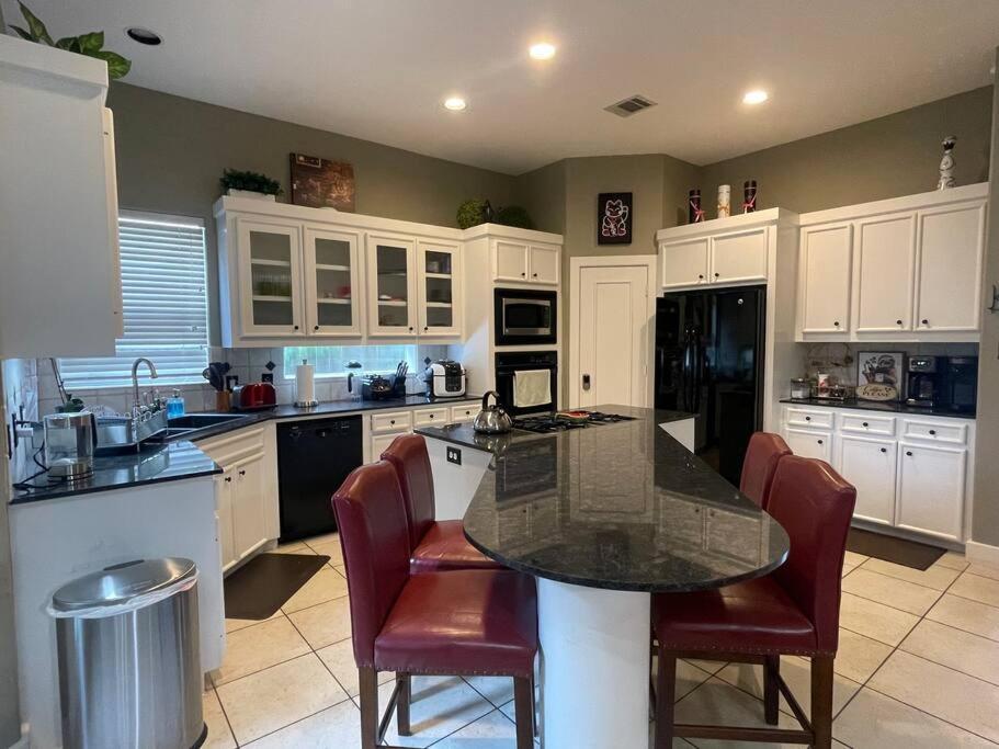 Wanderlust Villa Near Galleria Mall ヒューストン エクステリア 写真