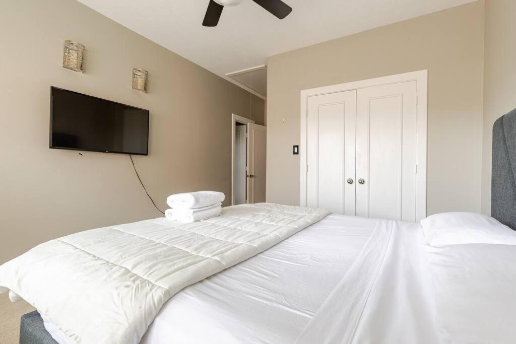 Wanderlust Villa Near Galleria Mall ヒューストン エクステリア 写真