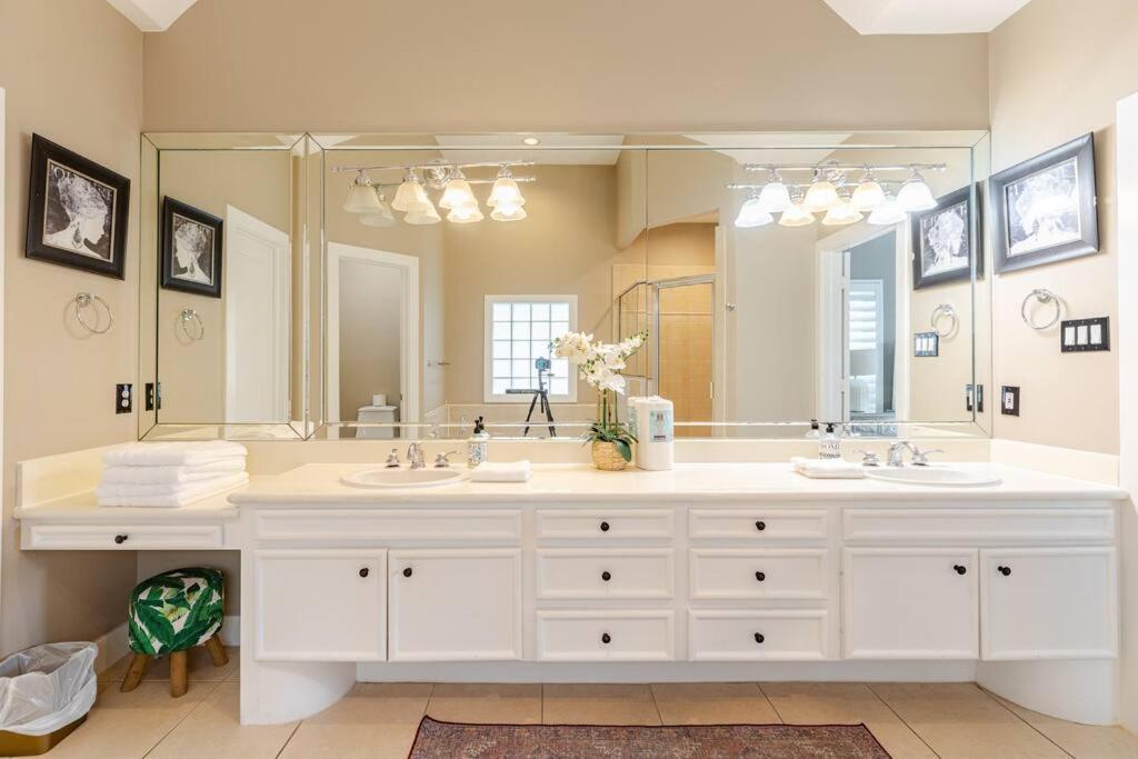 Wanderlust Villa Near Galleria Mall ヒューストン エクステリア 写真