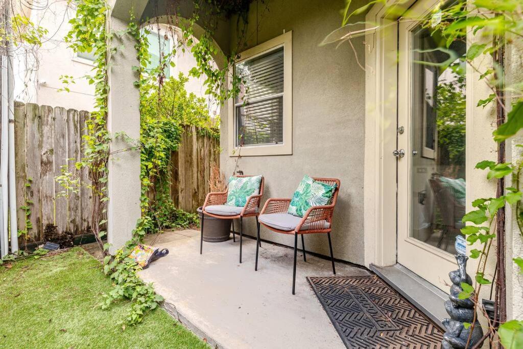 Wanderlust Villa Near Galleria Mall ヒューストン エクステリア 写真